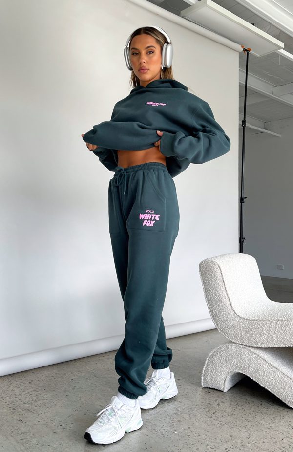 OFFSTAGE_HOODIE_OFFSTAGE_SWEATPANTS_PINE_21.11.23_03