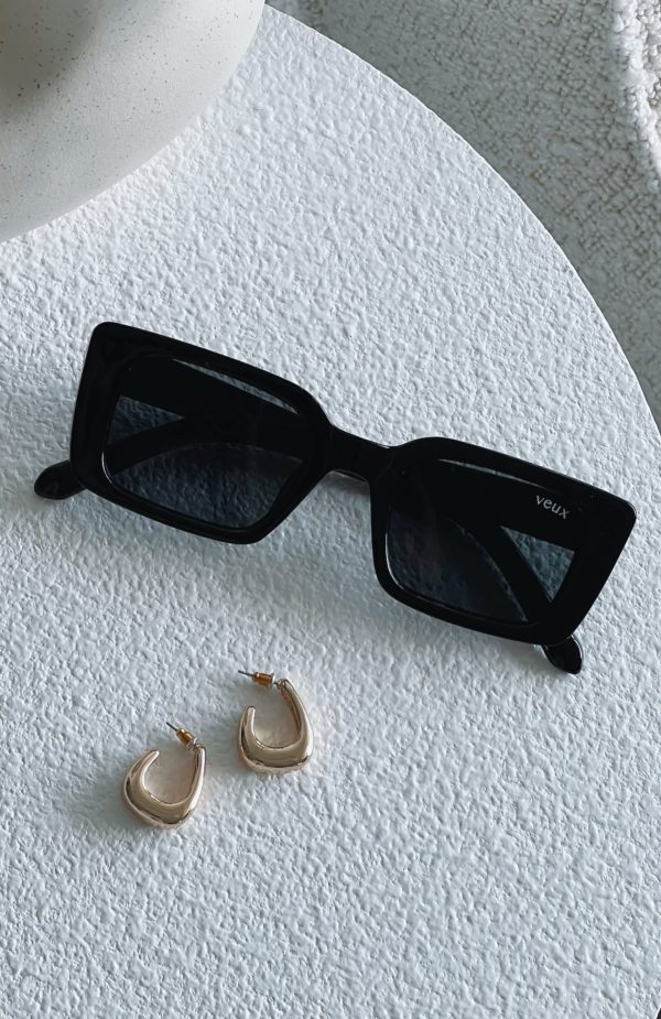 ROBERTA_SUNGLASSES_12.09.23_02_1