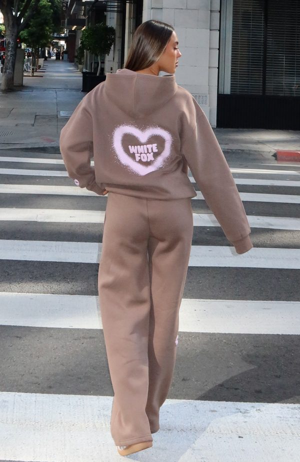 WHITE-FOX-11TH-STREET-CITY-GIRL-AT-HEART-OVERSIZED-HOODIE-BROWN-PINK-11TH-STREET-CITY-GIRL-AT-HEART-WIDE-LEG-SWEATPANTS-BROWN-PINK_09.02.25_15