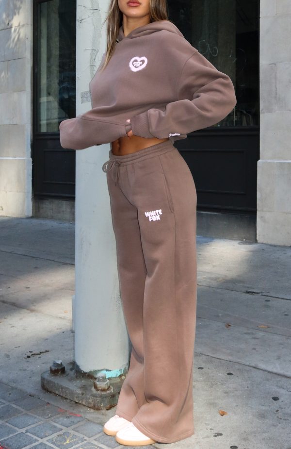 WHITE-FOX-11TH-STREET-CITY-GIRL-AT-HEART-OVERSIZED-HOODIE-BROWN-PINK-11TH-STREET-CITY-GIRL-AT-HEART-WIDE-LEG-SWEATPANTS-BROWN-PINK_09.02.25_16