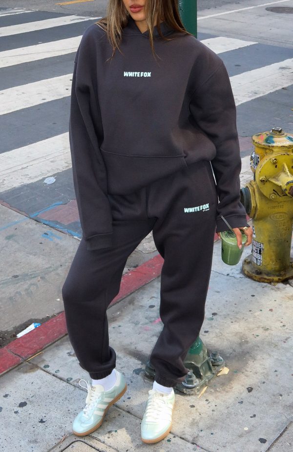 WHITE-FOX-11TH-STREET-NEW-YORK-OR-NOWHERE-CHARCOAL-GREEN-11TH-STREET-NEW-YORK-OR-NOWHERE-SWEATPANTS-CHARRCOAL-GREEN_09.02.25_03