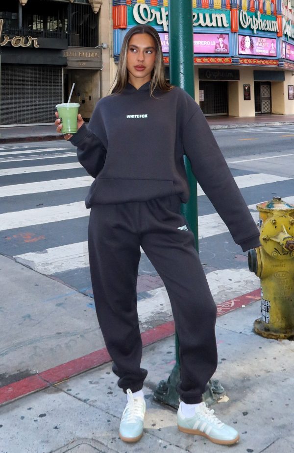 WHITE-FOX-11TH-STREET-NEW-YORK-OR-NOWHERE-CHARCOAL-GREEN-11TH-STREET-NEW-YORK-OR-NOWHERE-SWEATPANTS-CHARRCOAL-GREEN_09.02.25_04