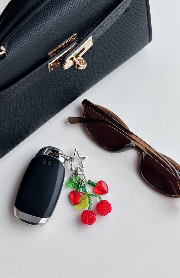 white-fox-harrison-key-ring-cherry-red.3.04.25.01