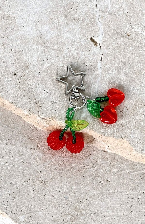 white-fox-harrison-key-ring-red-cherry.15.5.25.03