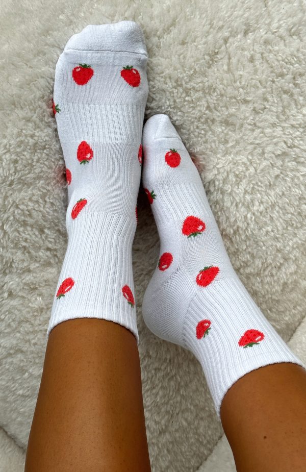 white-fox-in-the-field-socks-white-02.04.25-2