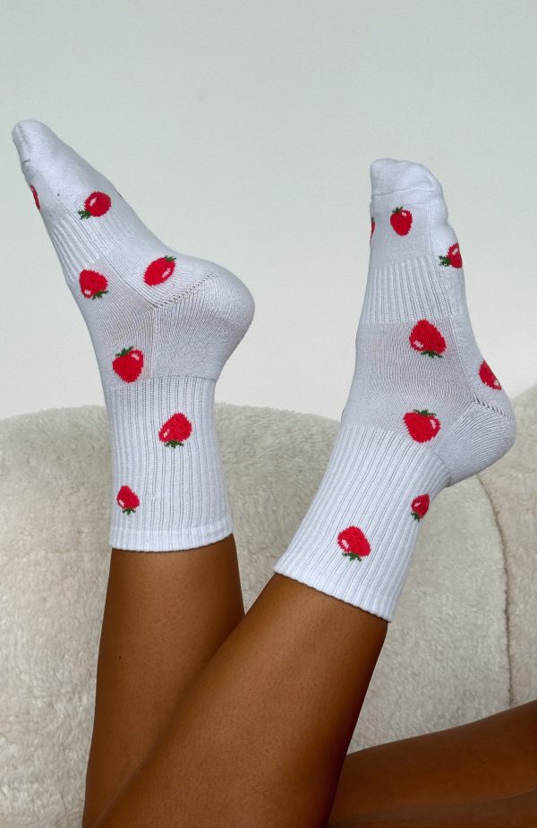 white-fox-in-the-field-socks-white-02.04.25-4